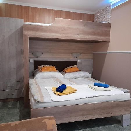 Andrea Apartman Hajdúszoboszló Buitenkant foto