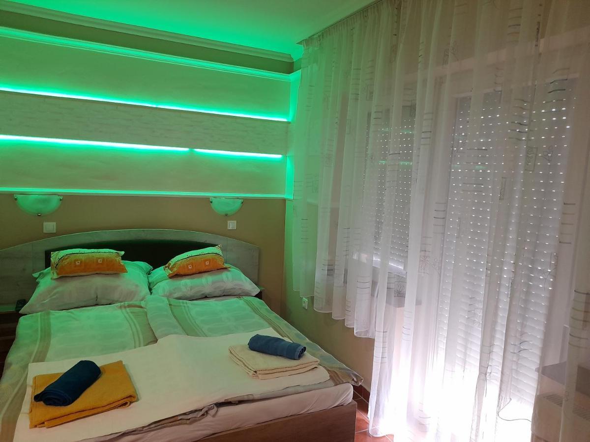 Andrea Apartman Hajdúszoboszló Buitenkant foto