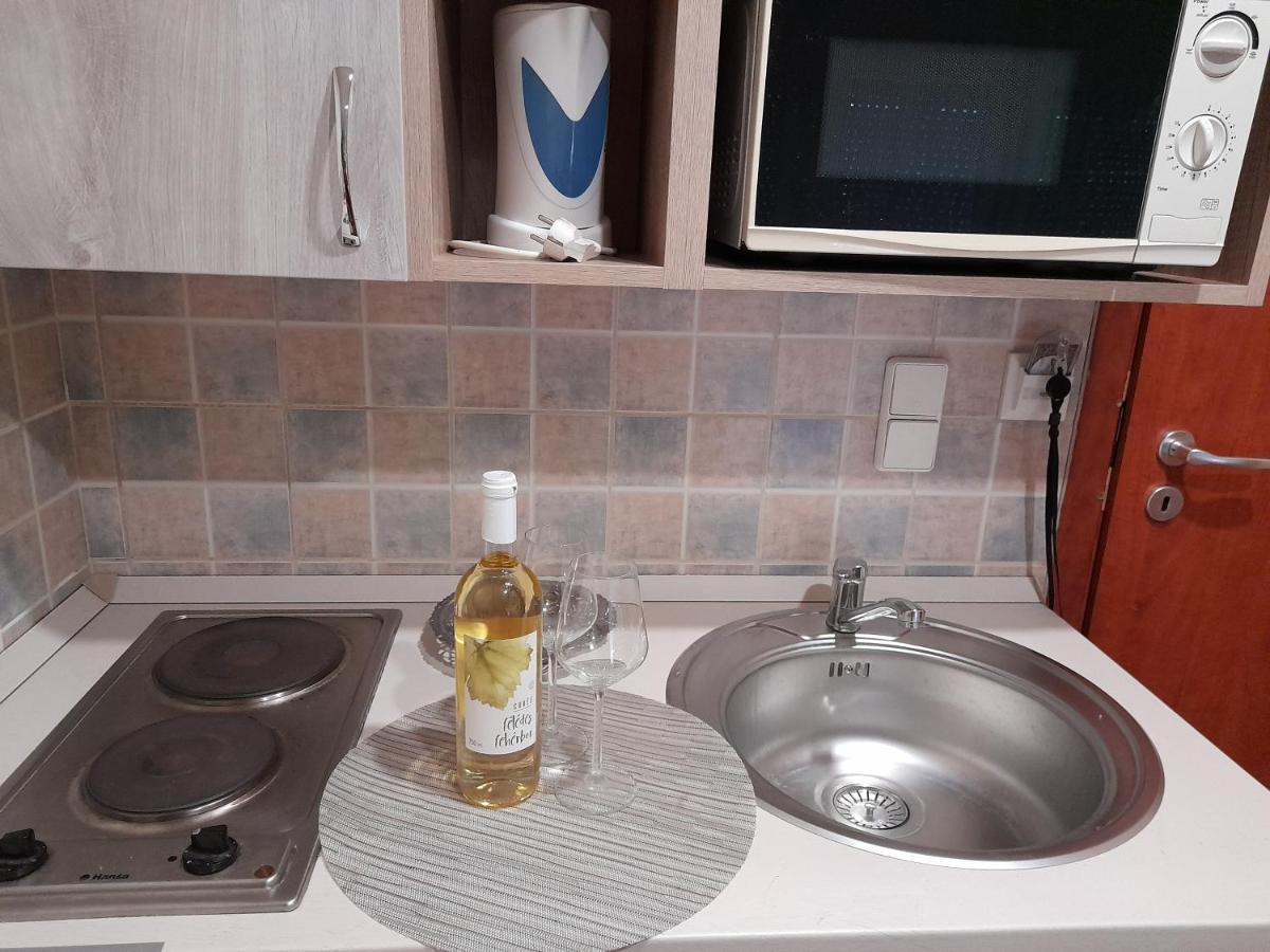 Andrea Apartman Hajdúszoboszló Buitenkant foto
