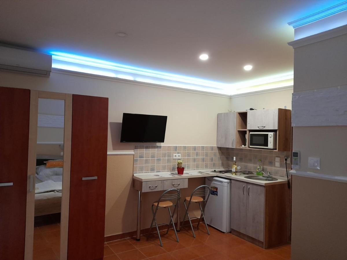 Andrea Apartman Hajdúszoboszló Buitenkant foto