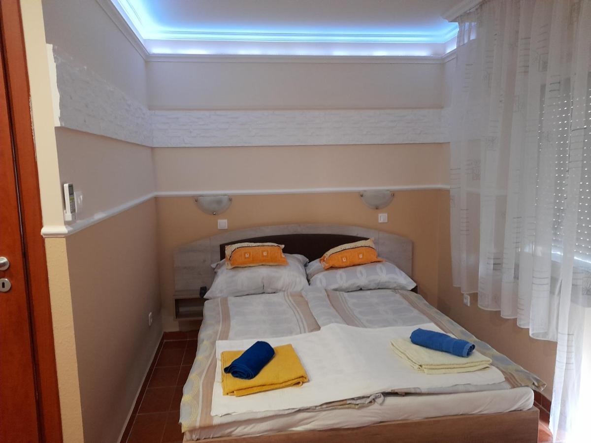 Andrea Apartman Hajdúszoboszló Buitenkant foto