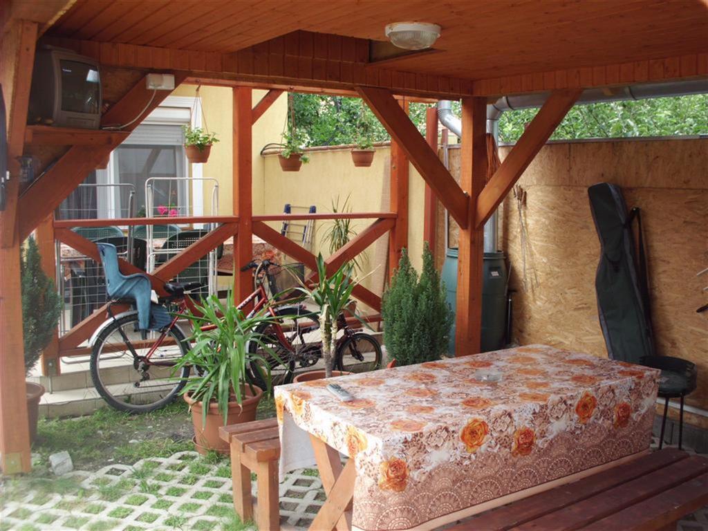Andrea Apartman Hajdúszoboszló Buitenkant foto