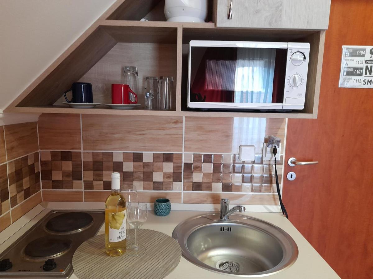Andrea Apartman Hajdúszoboszló Buitenkant foto