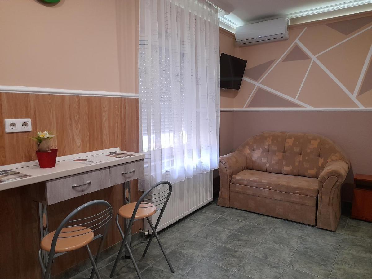 Andrea Apartman Hajdúszoboszló Buitenkant foto