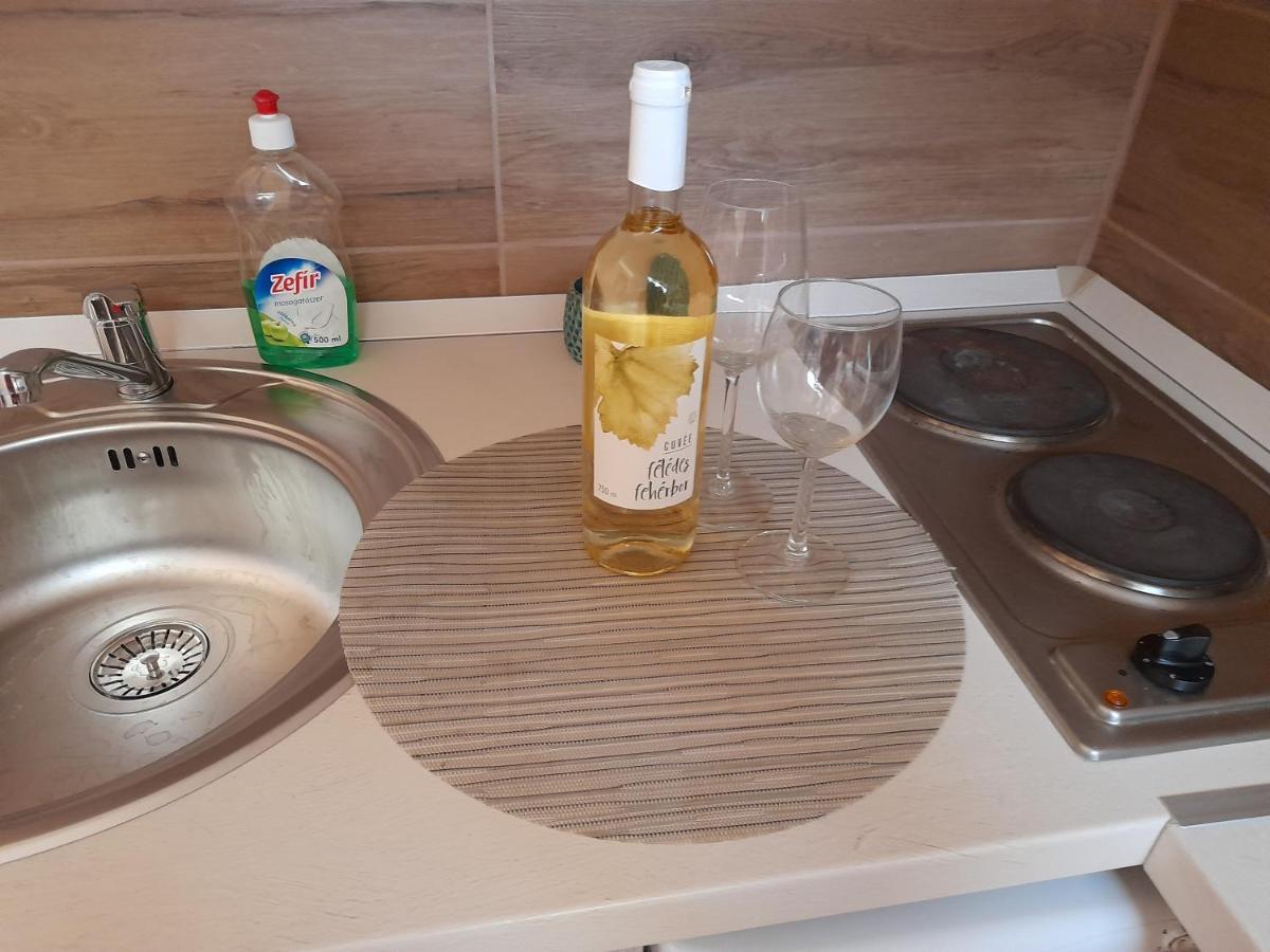 Andrea Apartman Hajdúszoboszló Buitenkant foto
