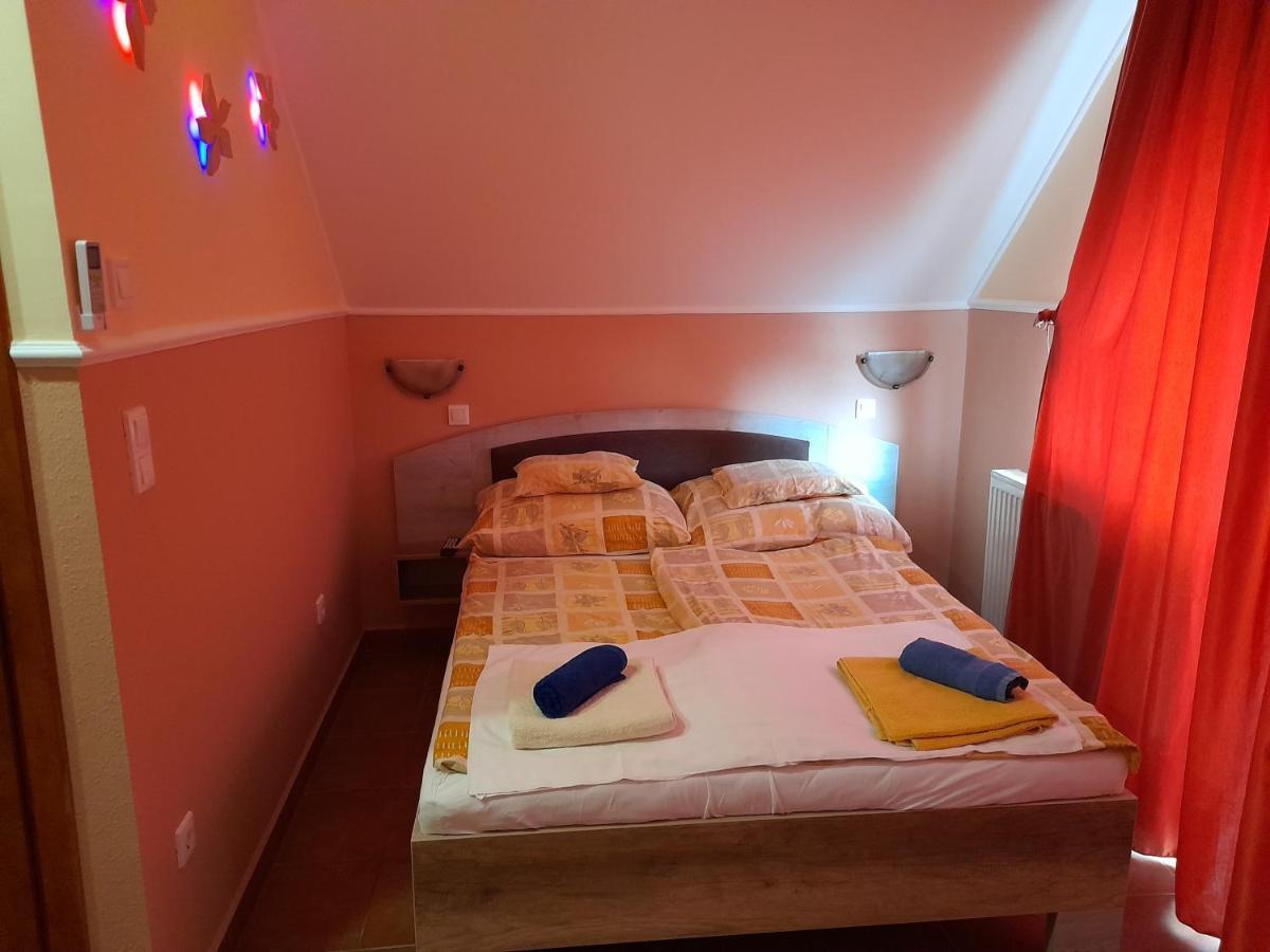 Andrea Apartman Hajdúszoboszló Buitenkant foto