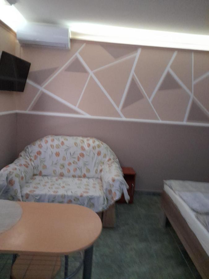 Andrea Apartman Hajdúszoboszló Buitenkant foto
