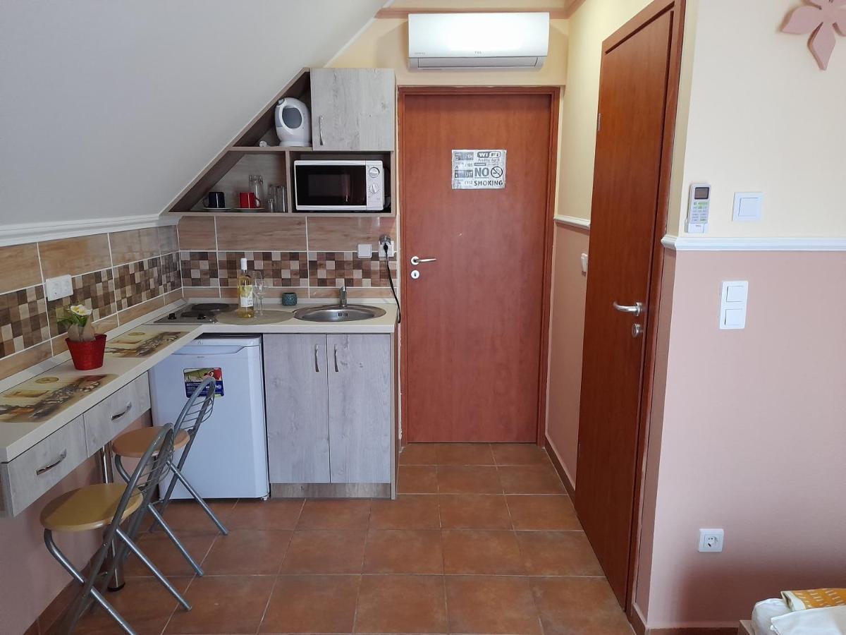 Andrea Apartman Hajdúszoboszló Buitenkant foto