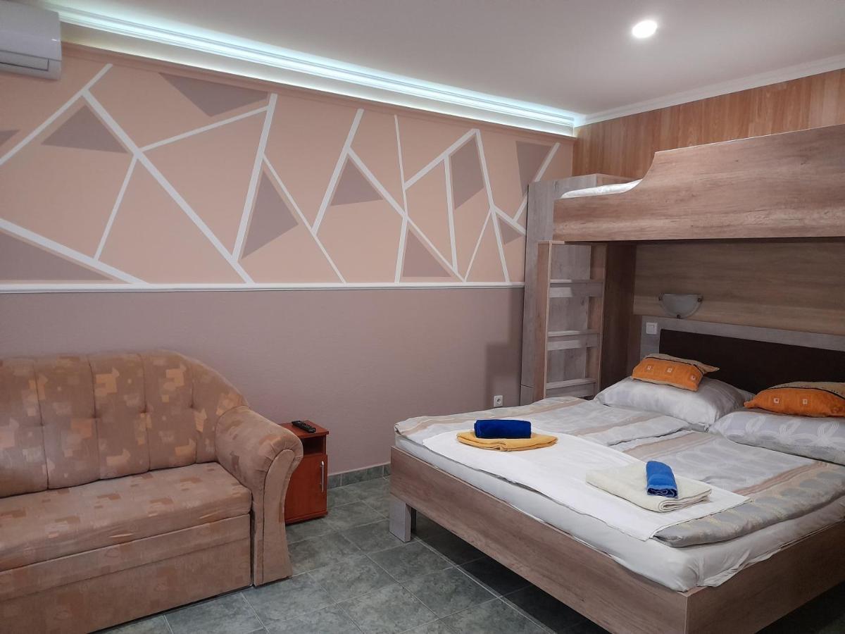 Andrea Apartman Hajdúszoboszló Buitenkant foto